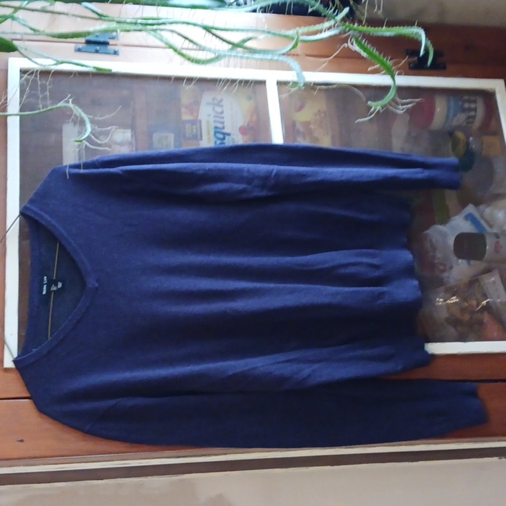 Womans V-Neck Pullover Mark Law L